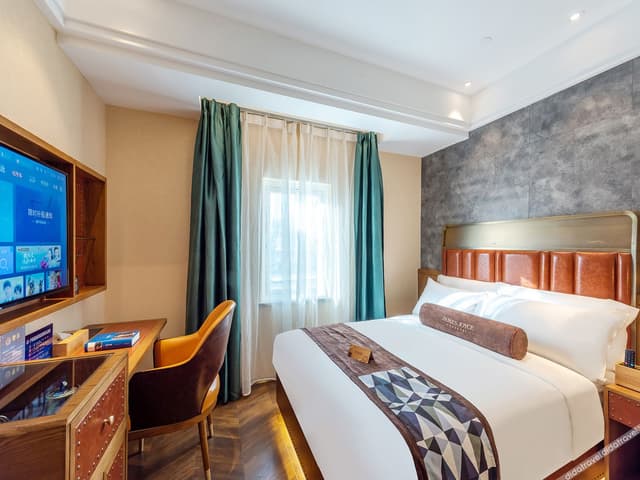 Business Queen Room