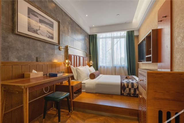 Queen Room