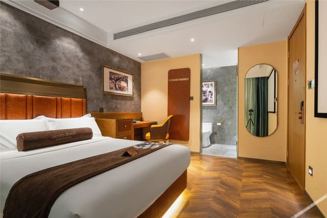 Guestroom - with View (Queen bed) (No window)
