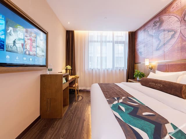 Queen Room