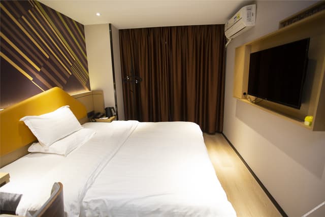 Xiao U Exquisite Double Bed Room