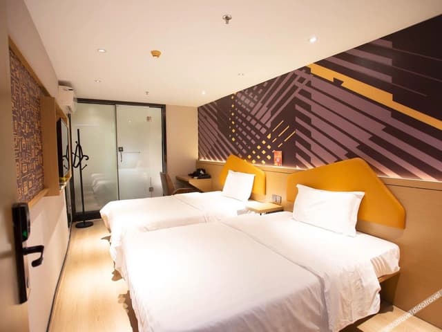 Small U Comfort Twin Room