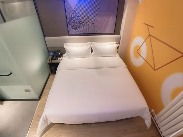 Movie Viewing Double Bed Room (No Window)