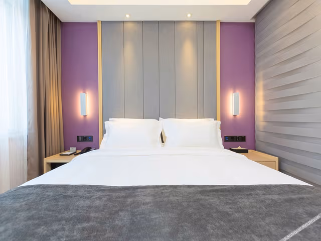Deluxe Queen Room