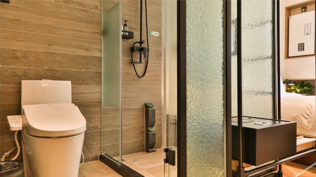 Courtyard Queen Room
