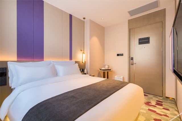 Deluxe Queen Room