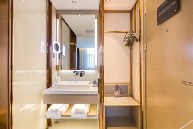 Deluxe 2-bed Room