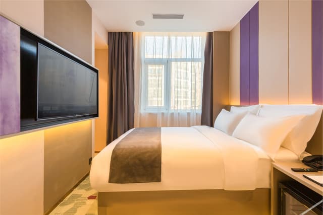 Deluxe Queen Room