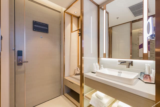 Deluxe Queen Room
