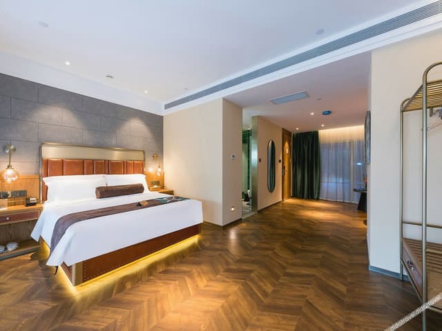 Queen Room