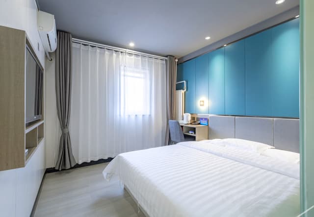 Queen Room