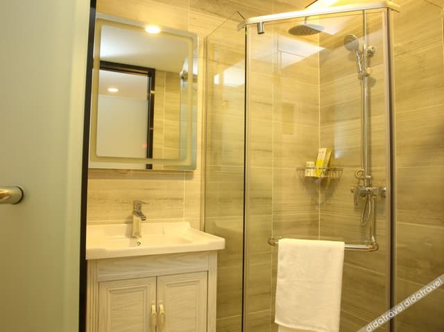 Standard Queen Room (No window)