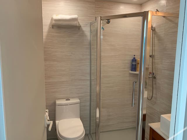 Business Queen Room