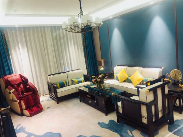 Deluxe Business Suite