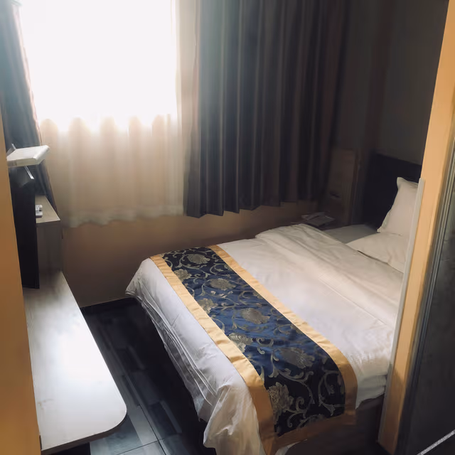 Standard Queen Room