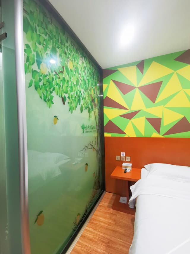 Standard Queen Room (No window)