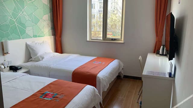 Business Room (2 Beds)