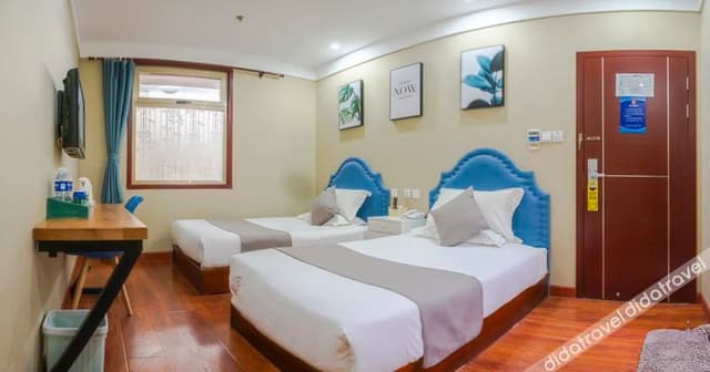 Comfy 2-bed Room