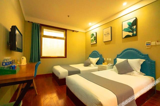 Comfy 2-bed Room