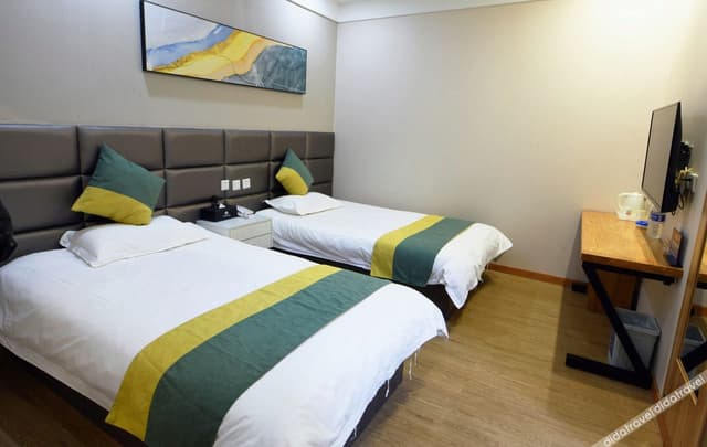 Comfy 2-bed Room
