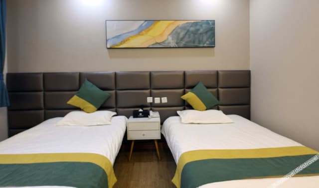 Comfy 2-bed Room