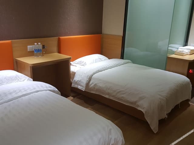 Business Standard Room