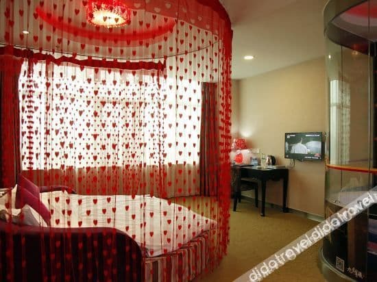 Romantic Round-bed Room