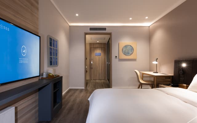 Superior Room (Queen bed)