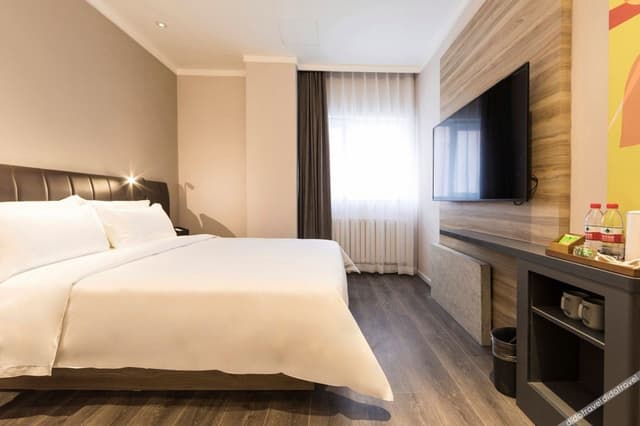 Superior Room (Queen bed)