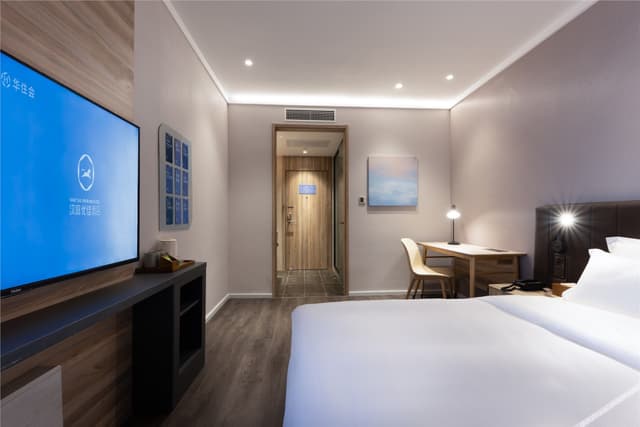 Deluxe Room (Queen bed)