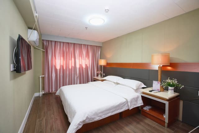 Standard Queen Room