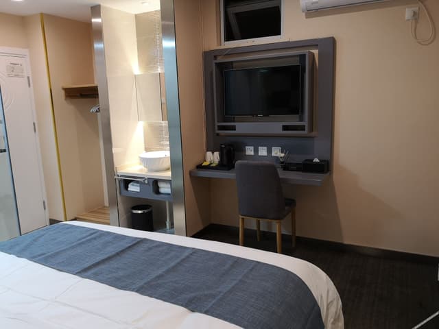 Urban King Room
