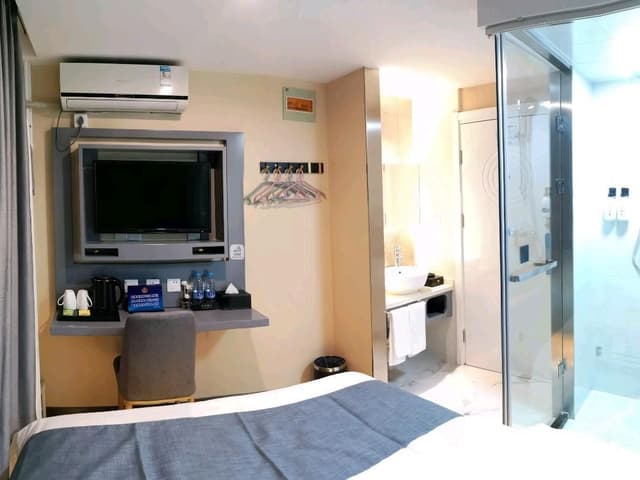 Urban King Room