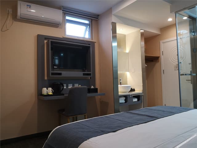 Queen Room