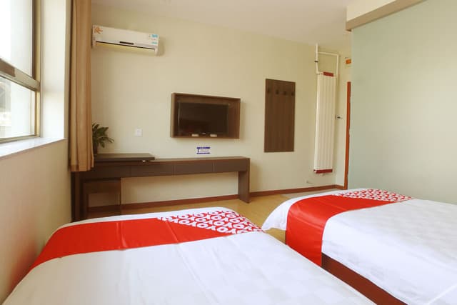 Business Room (2 Beds)