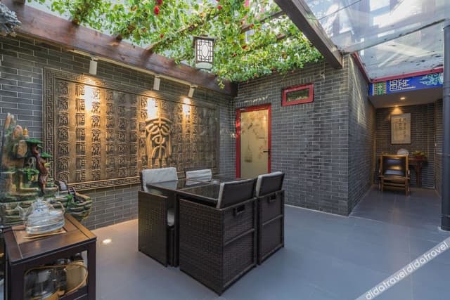 Courtyard Room