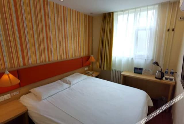 Business Queen Room