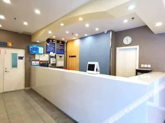 โรงแรม โฮม อินน์ (ปักกิ่ง ถ.ชางชุน สถานีรถไฟฟ้าใต้ดิน สาขาโรงพยาบาลเซวียนอู) โรงแรม โฮม อินน์ (ปักกิ่ง ถ.ชางชุน สถานีรถไฟฟ้าใต้ดิน สาขาโรงพยาบาลเซวียนอู)