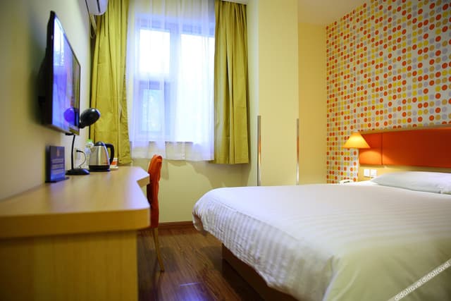 Business Queen Room