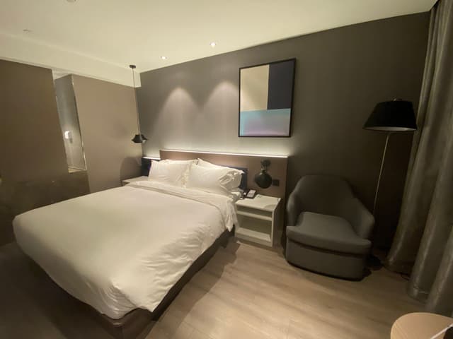 City Room - Double Occupancy (Double bed) (Large window)