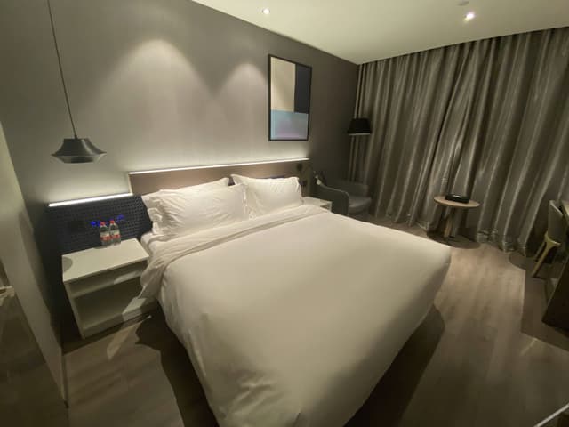 City Room - Double Occupancy (Double bed) (Large window)