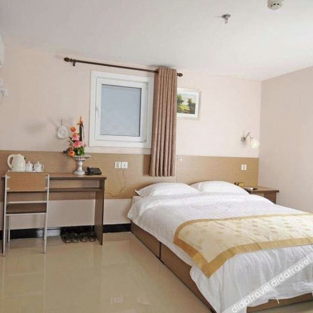 Basic Queen Room