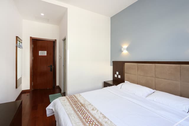 Sunshine Elegant Room (Double Bed)