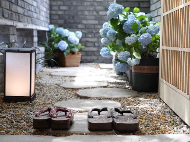 Mountain-View Tatami Room With Private Hot Spring And Small Courtyard