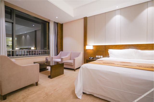 Deluxe Queen Room