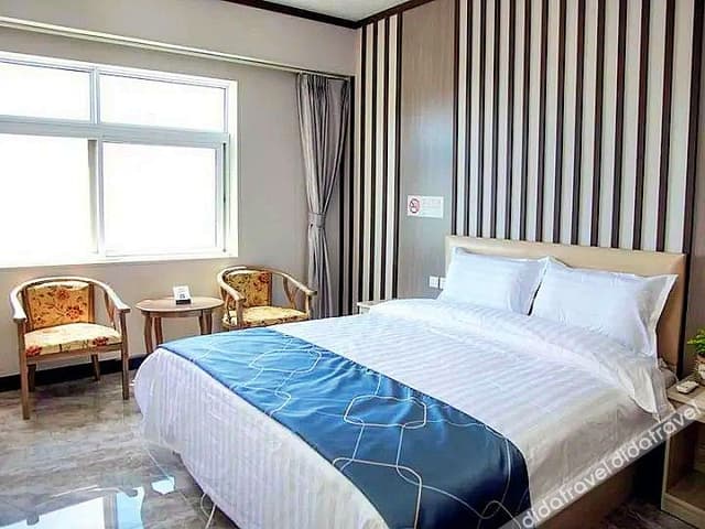 Premier Queen Room