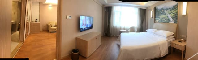 Deluxe Suite