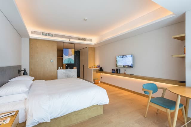 Queen Room With View