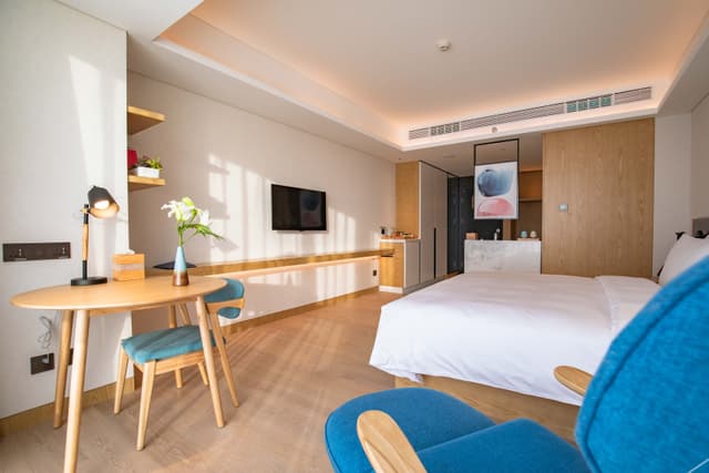 Queen Room With View