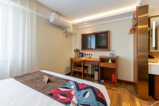 Queen Room
